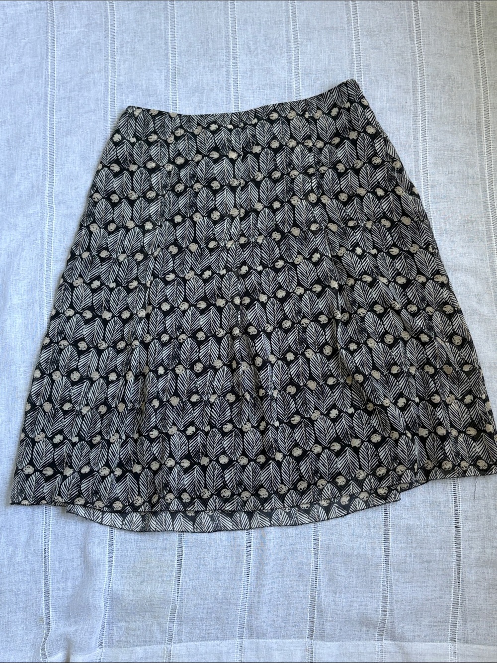 Sigrid Olsen black and white leaf print midi skirt. - Picture 6 of 13